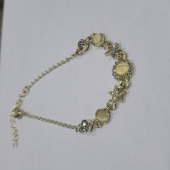 Rhinestone Korean Bracelets Gold Colour Flower Charm Bracelet - Picture 3 of 8